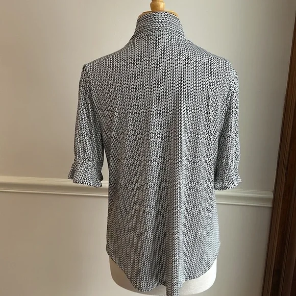 Adrianna Papell Smocked sleeve tie neck top black white geometric print LG NWT - Picture 5 of 9